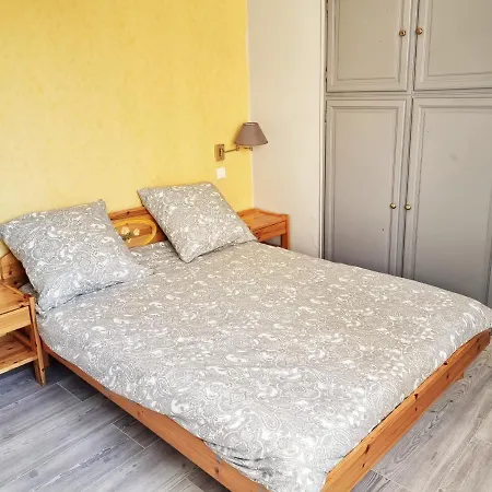 Chambre Cozy - Place De L'Eglise 圣让迪布吕耶勒
